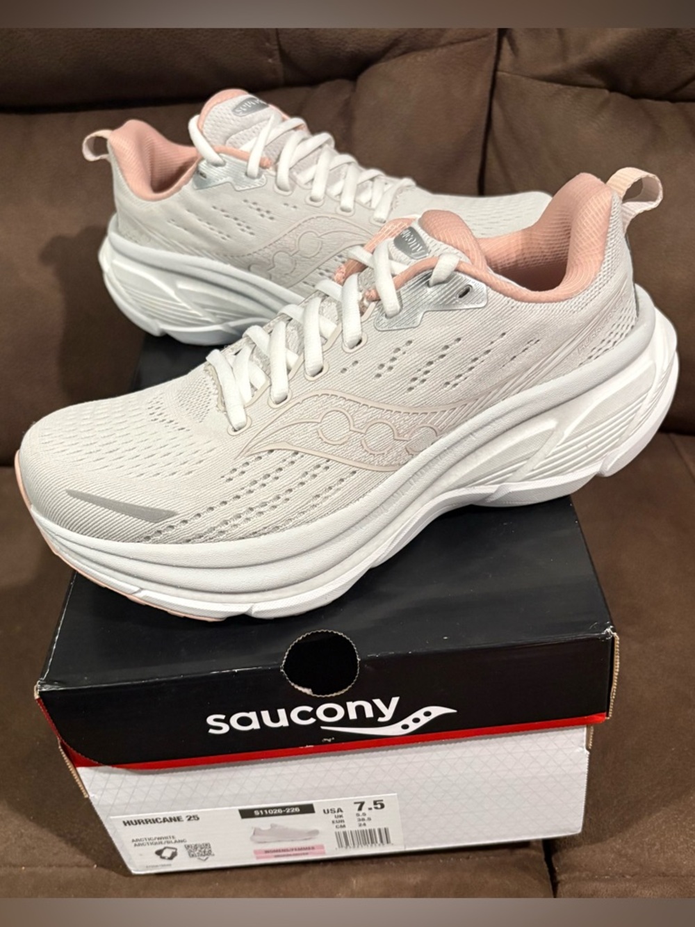 Saucony Hurricane 25 woman’s size 7.5
